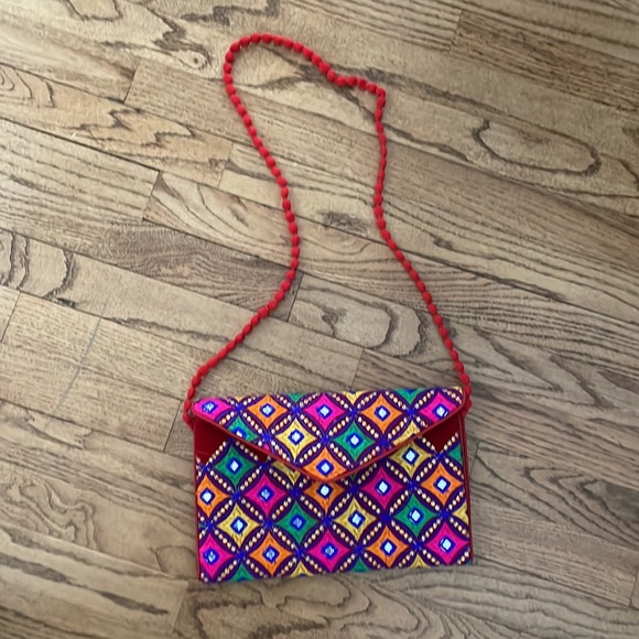 Embroidered clutch shoulder bag multicolored with sparkles 11 x 8 inches - Picture 3 of 4